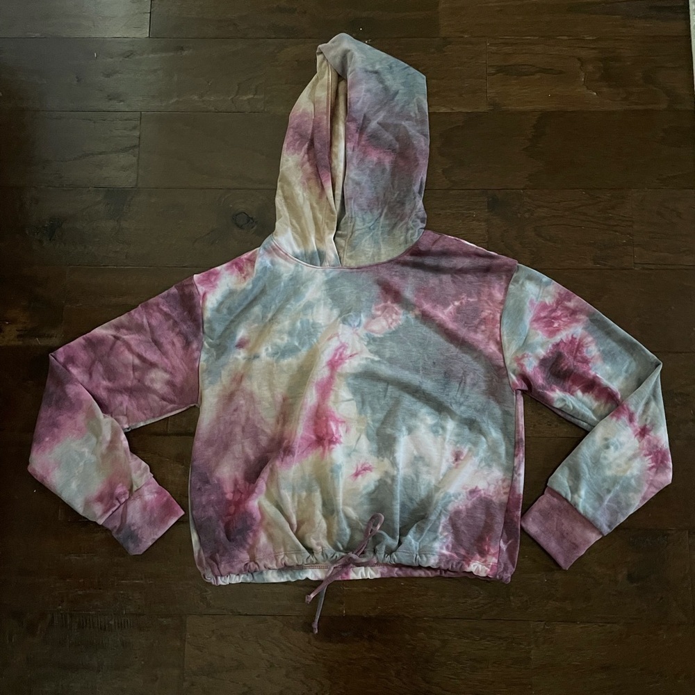 Socialite tie die cropped hoodie